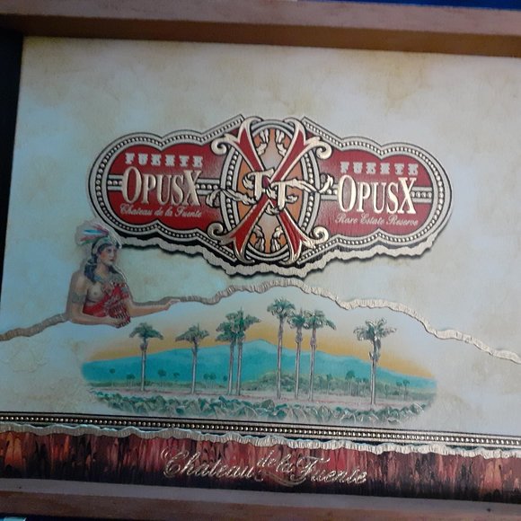 FuenteFuente Opus X Serie X Perfecxion No. 4 lacquered empty cigar box - Picture 4 of 5